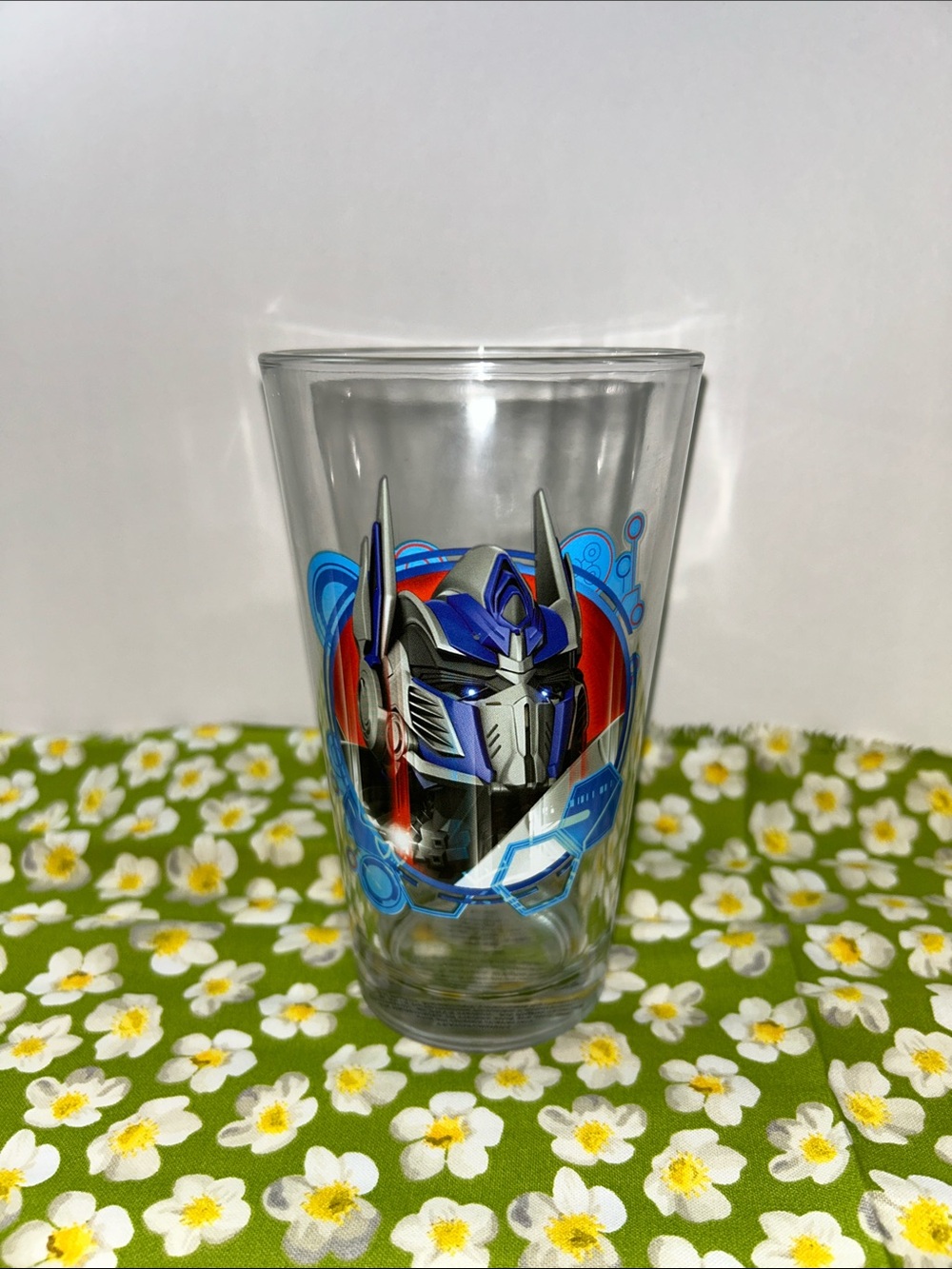 2014 Transformers 16 OZ. drinking glass featuring artwork of Optimus Prime.